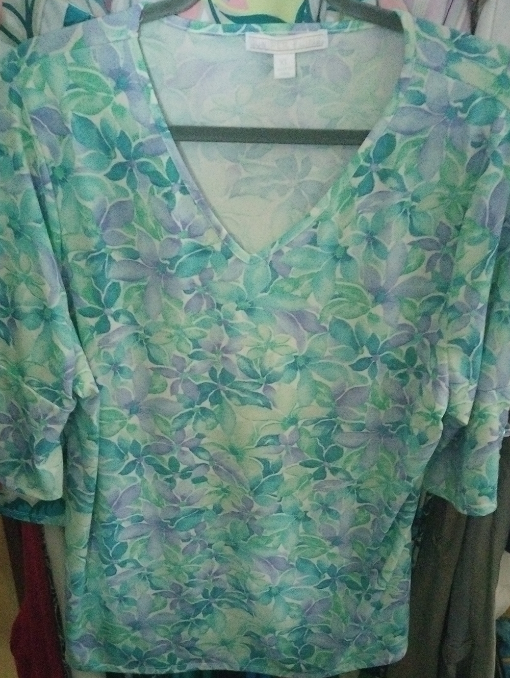 💐Beautiful Floral V-Neck Short Sleeve Top in Aqua and Lavender